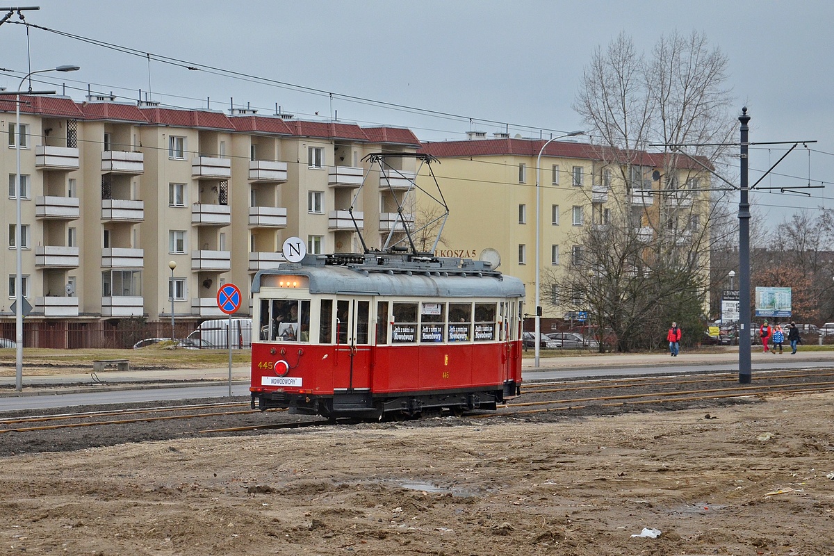 445
Rok temu otworzono trasÄ tramwajowÄ na Nowodwory. Na jednej z brygad specjalnej linii N zagoĹciĹa "Berlinka".
