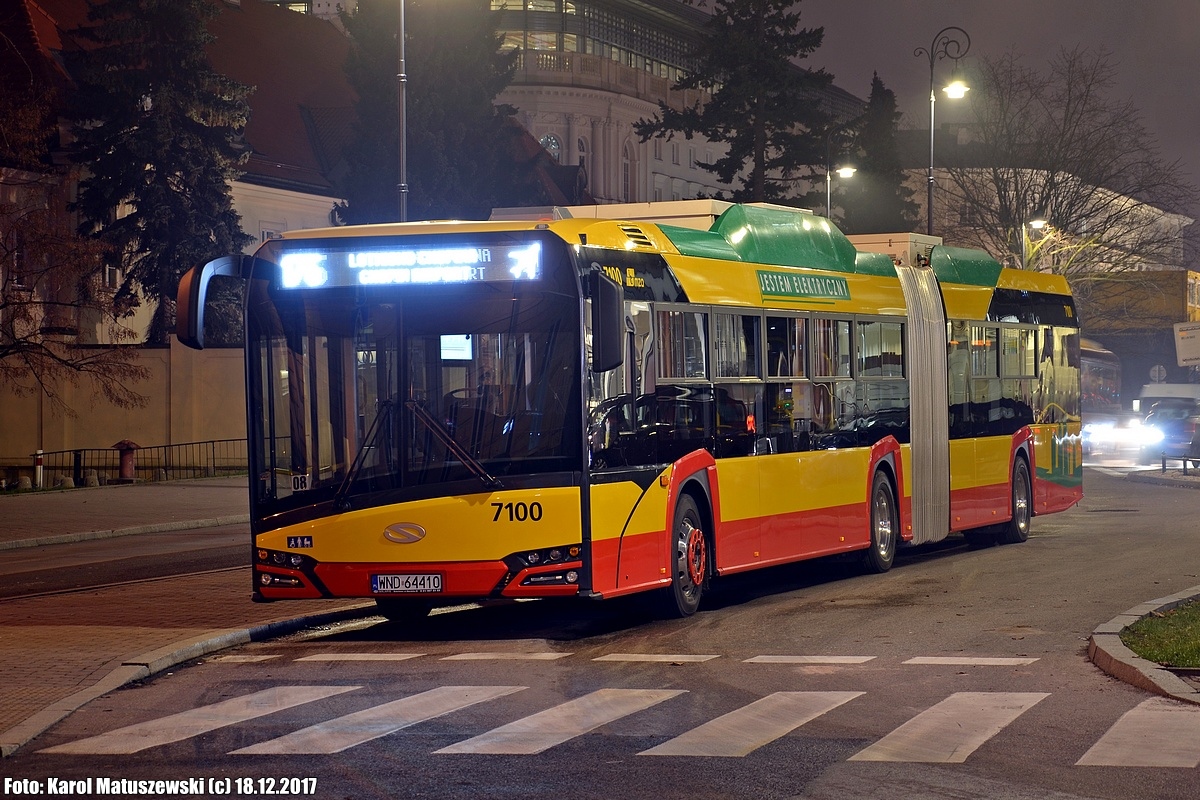 7100
Elektryczny przegub wieczorową porą.
