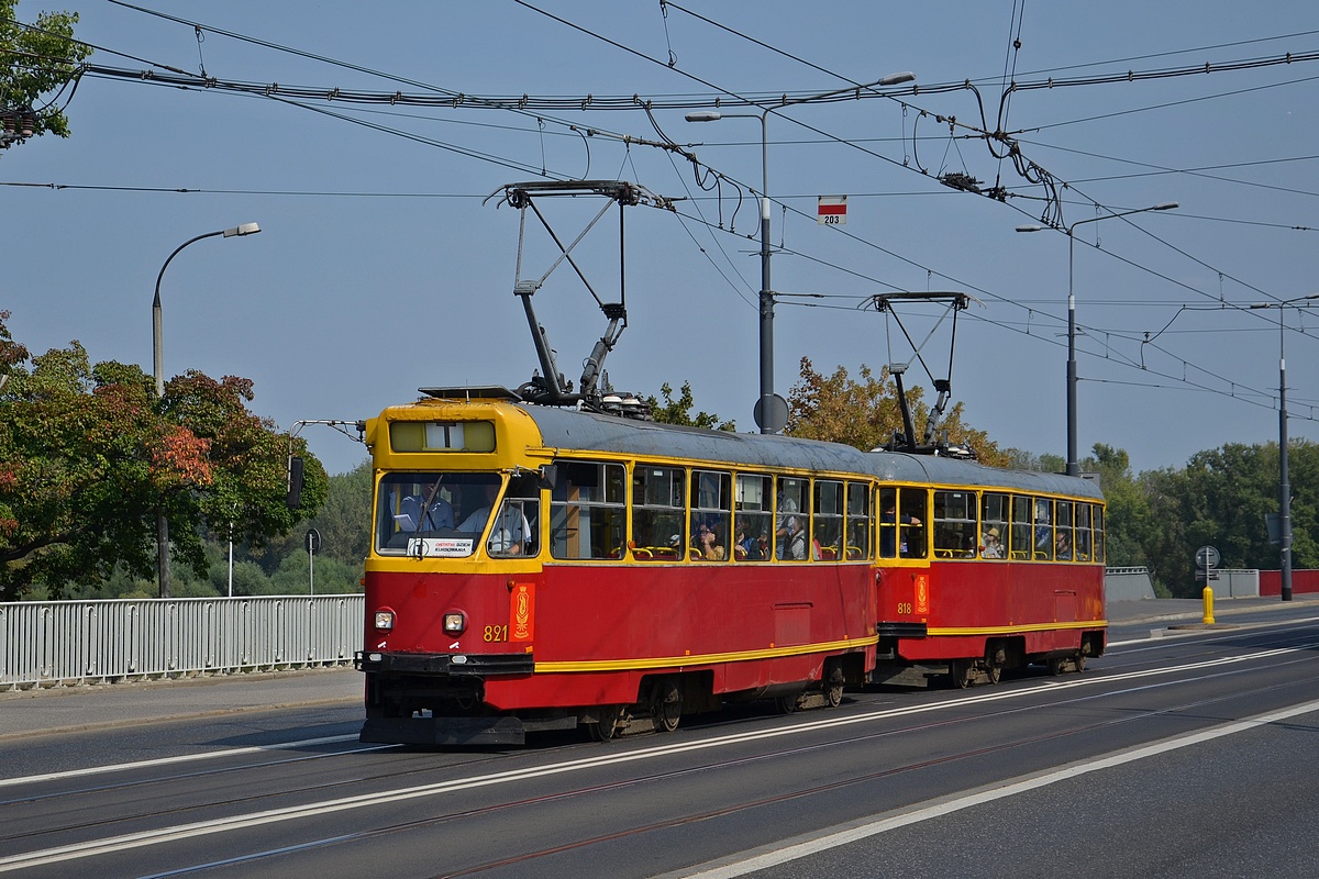 821+818
Ostatni dzieĹ kursowania linii turystycznych T i 100 w sezonie 2018
Słowa kluczowe: Konstal13N