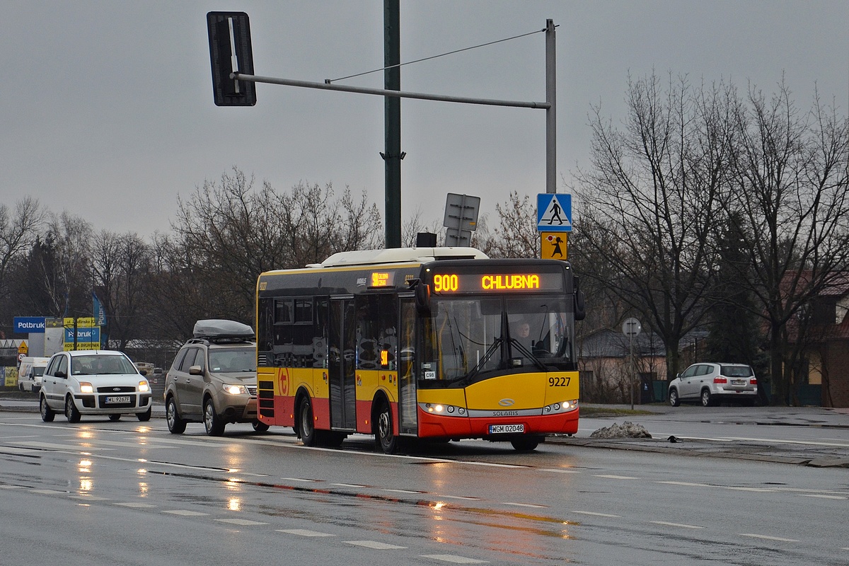 9227
W miarÄ czysty knypek jako linia 900. W sumie nic dziwnego, jak to wiÄcej stoi niĹź jeĹşdzi, wiÄc nie ubrudzi siÄ zbytnio w takÄ pogodÄ :P
Słowa kluczowe: Domas
