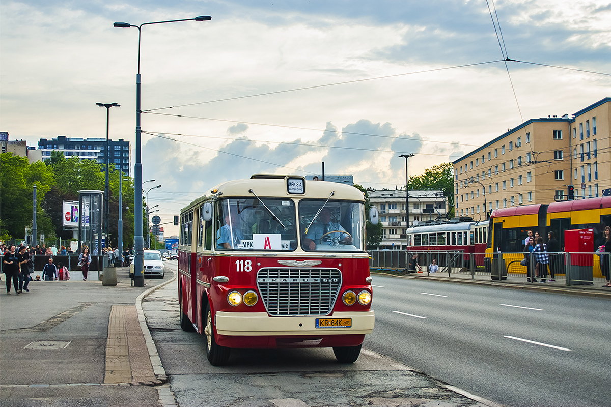 118
Ikarus 620 z Krakowa na linii A.
Słowa kluczowe: NM2019 IK620