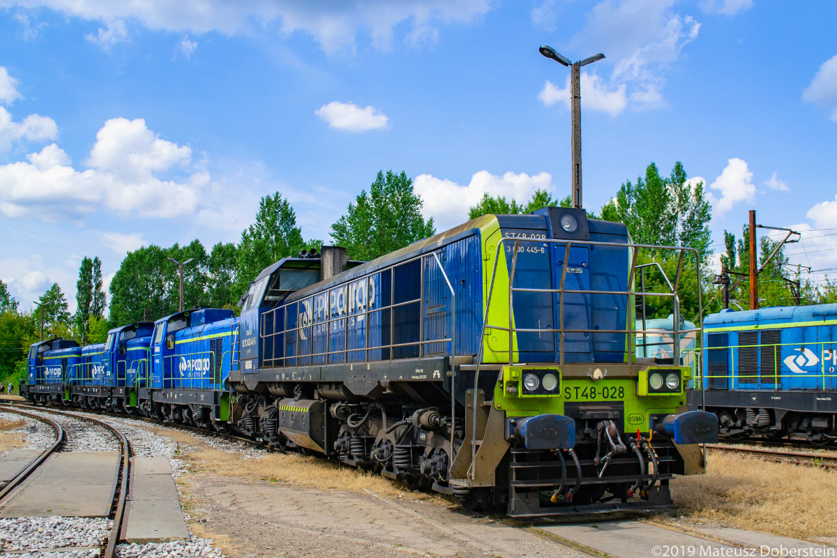 ST48-028
