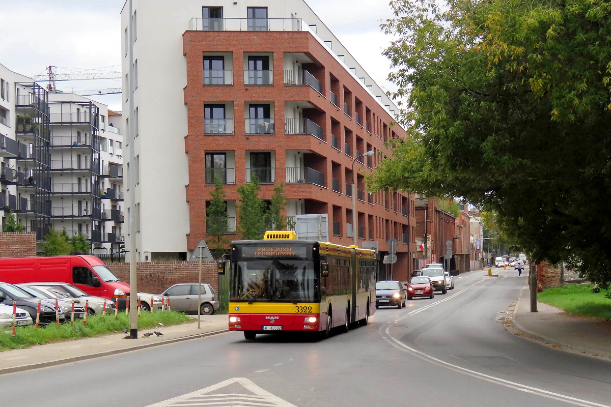 3322
MAN jedzie przejazdem technicznym w stronÄ mostu GdaĹskiego. 
