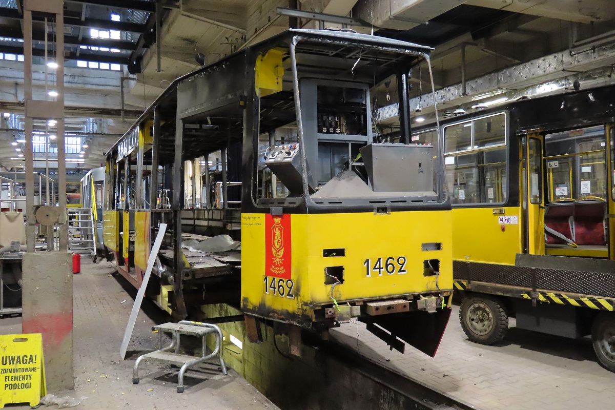 1462
StopiÄtka stoi w hali ZNT T-3 w trakcie naprawy gĹĂłwnej.
