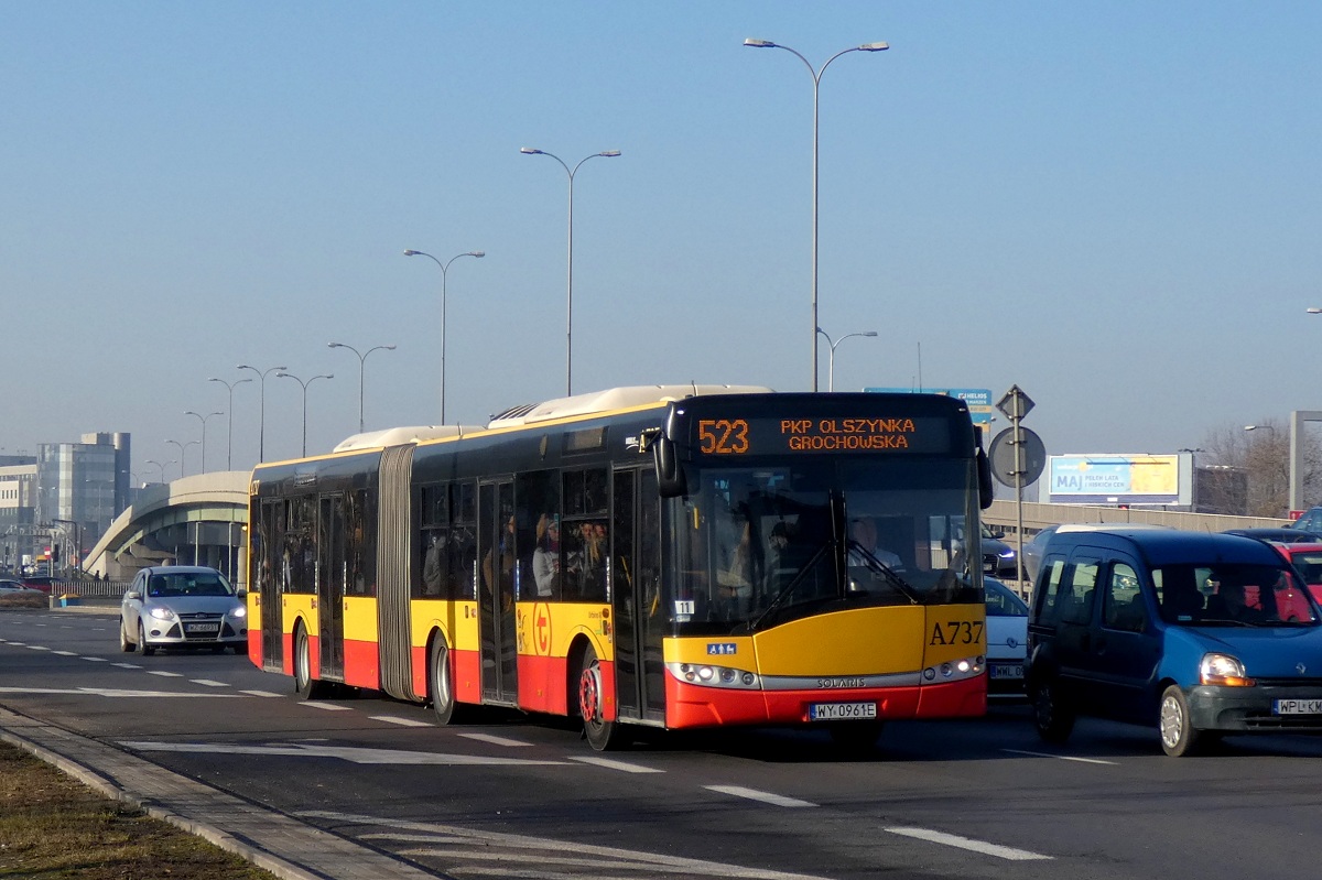 A737
Solaris jedzie w obsĹudze opĂłĹşnionego o ok. 10 minut kursu linii numer 523 w relacji Stare Bemowo (8:24)-PKP Olszynka Grochowska (9:23). 
Pierwotnie wozy te miaĹy byÄ juĹź wycofane z sieci WTP w grudniu ub.r. wraz z zakoĹczeniem kontraktu na te wozy przez Mobilis. Tak siÄ jednak nie staĹo gdyĹź kontrakt ktĂłry miaĹ zastÄpiÄ Urbino 18 z Mobilsu jest opĂłĹşniony o prawie rok przez co wozy te bÄdzie jeszcze moĹźna spotkaÄ na warszawskich ulicach przez kilka najbliĹźszych miesiÄcy. 
Słowa kluczowe: MOBSU18