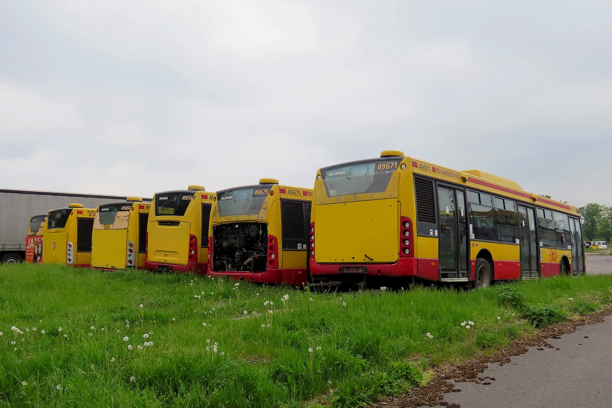 80279 (49671)
Scanie OmniCity o numerach 80279 (ex. 49671), 80285 (ex. 49675), 70227 (ex. 49654), 80271 (ex. 49668), 80255 (ex. A555) i 80274 stojÄ w zapasie na terenie zajezdni PKS Grodzisk.  
