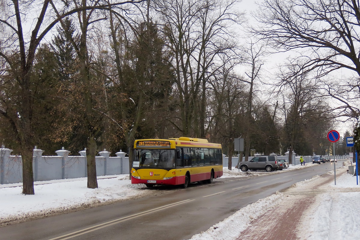 80297
Scania stoi na przystanku âGrodzisk Maz. RadoĹska WKD 02â w trakcie przerwy pomiÄdzy kursami na linii zastÄpczej WKD ZA1 (Grodzisk Mazowiecki RadoĹska-Podkowa LeĹna GĹĂłwna). 
Słowa kluczowe: zawkd zima