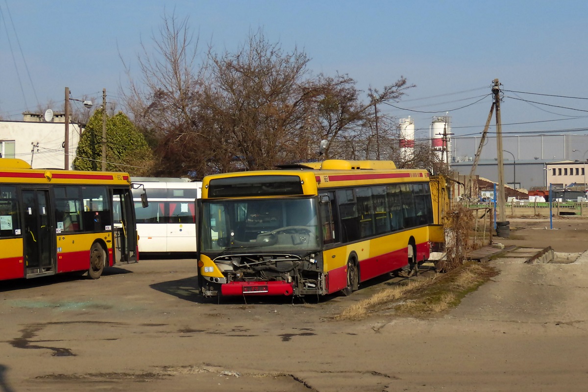 80265
Scania stoi na terenie zajezdni sĹuĹźÄc jako magazyn czÄĹci zamiennych. 

