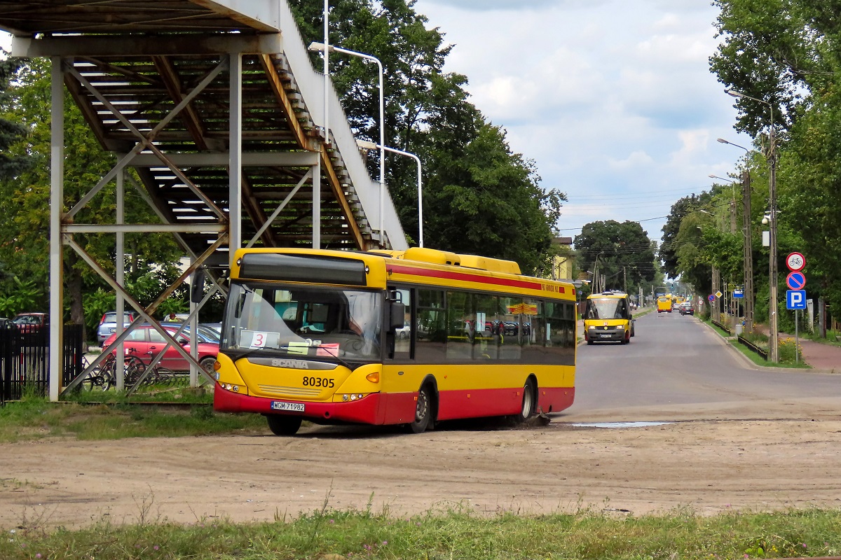 80305
Scania jedzie jako opĂłĹşniony o ok. 10 minut kurs linii numer 3 â Grodzisk Maz. Dw. PKP (12:30)-BĹonie Okrzei (13:07). Za niÄ widoczny jest VDL Berkhof ProCity #50017 jadÄcy jako kurs linii numer 24 â BaranĂłw SzkoĹa (12:22)-Radonie PÄtla (13:12). 
