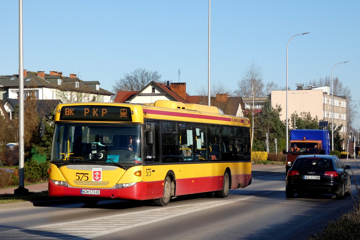 80275 (ex. A575)
Scania jedzie w obsĹudze kursu â5451â linii BK w relacji Grodzisk Maz. Dw. PKP (7:50)-Grodzisk Maz. Dw. PKP (8:08) p. Grodzisk Os. Teligi (7:59). 
