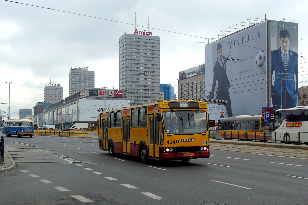 4340
Jelcz i OgĂłrek 043 #WX 63Y jadÄ ulicami Warszawy w trakcie parady autobusĂłw w ramach MiÄdzynarodowego Zlotu Zabytkowych AutobusĂłw 2016. 
Słowa kluczowe: NM2016 120M