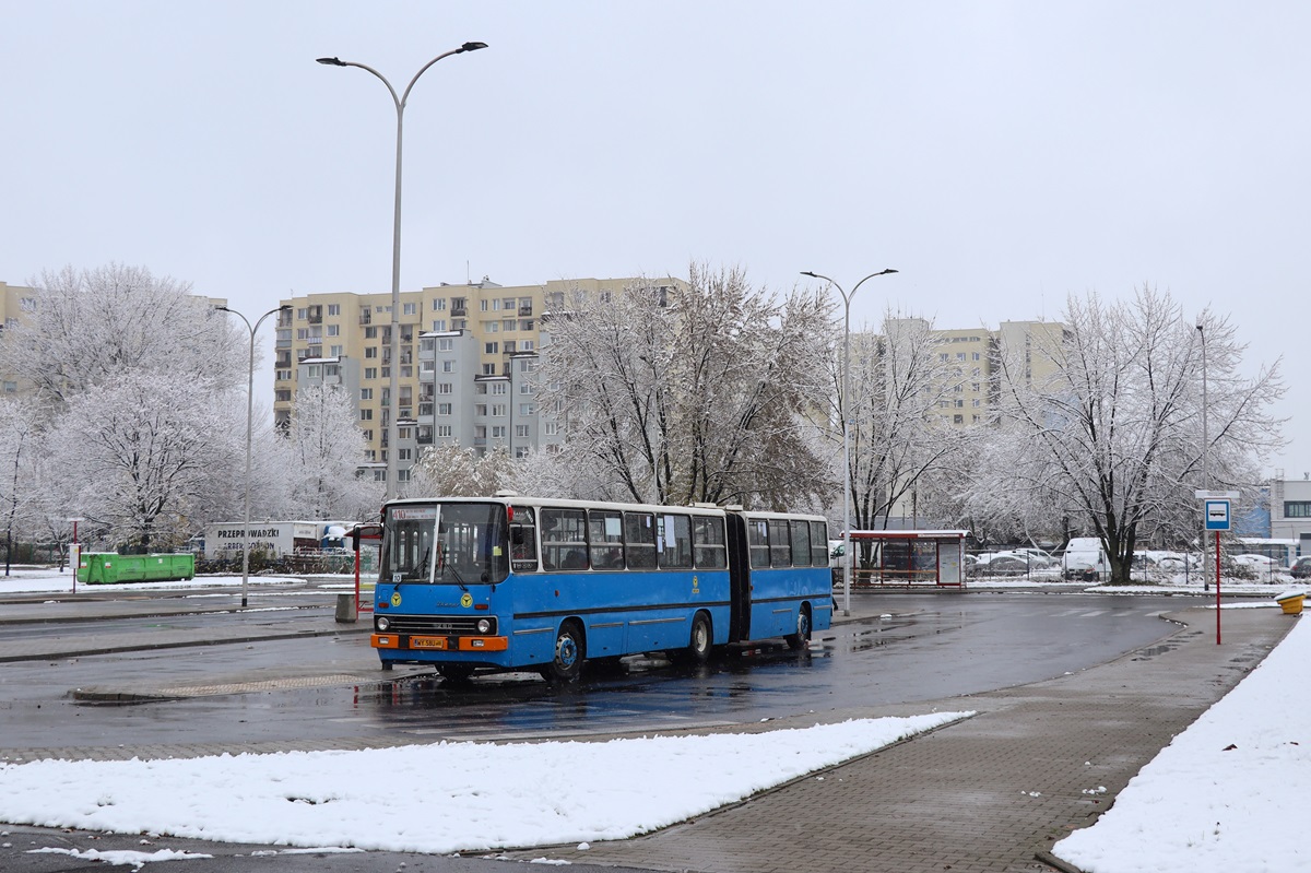 484 499-8
Ikarus przyjechaĹ z ORT WĹoĹciaĹska by obsĹuĹźyÄ kurs linii numer 410: Metro Trocka (12:30)-Metro Marymont (13:21). 
Słowa kluczowe: IK280 Zima 10-lecie_wycofania_ikarusĂłw
