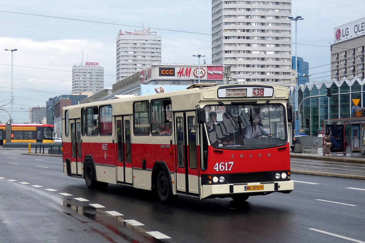 4617
Jelcz bierze udziaĹ w paradzie zabytkowych autobusĂłw w ramach XIV Zlotu Zabytkowych AutobusĂłw.  
Słowa kluczowe: NM2019 PR110M