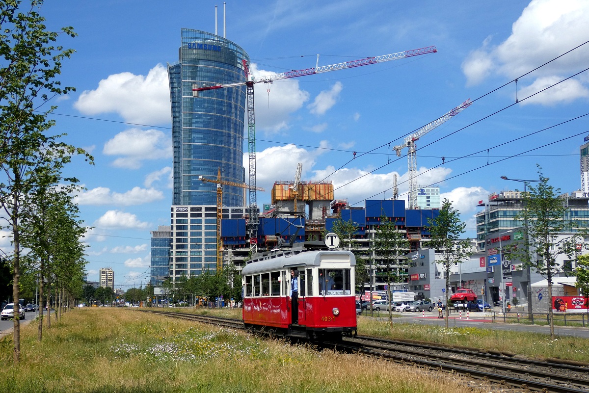 403-1
Berlinka jedzie w obsĹudze kursu linii T w relacji Plac Narutowicza (12:20)-Plac Narutowicza (13:04). 
