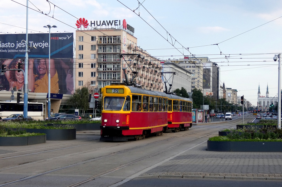 821+818
ParĂłwki jadÄ w obsĹudze kursu linii numer 36 w relacji Plac Narutowicza (17:36)-Metro Marymont (18:09). 
Słowa kluczowe: Konstal13N