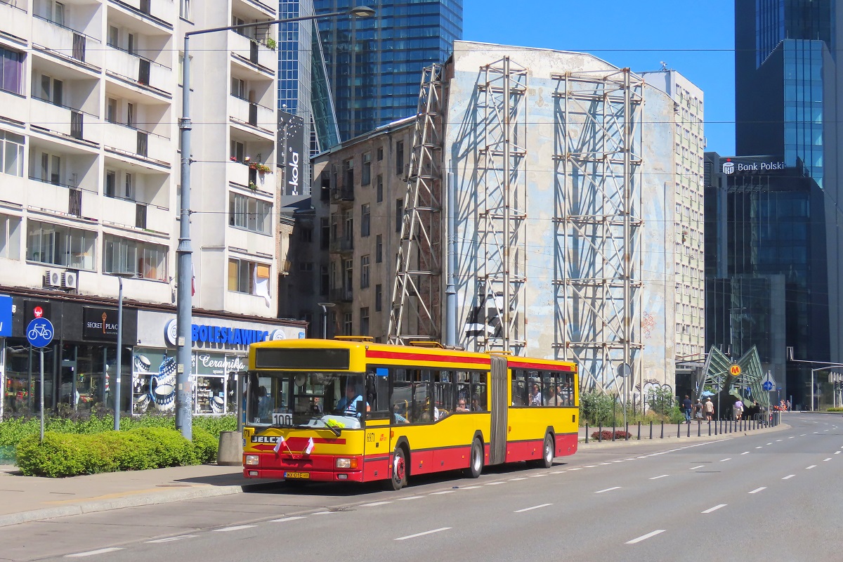 6971
Jelcz stoi na przystanku âRondo ONZ 06â jako kurs linii numer 100: Dw. Centralny (12:40)-Dw. WileĹski (13:13)-Dw. Centralny (13:45).
Słowa kluczowe: M181 WLT2023