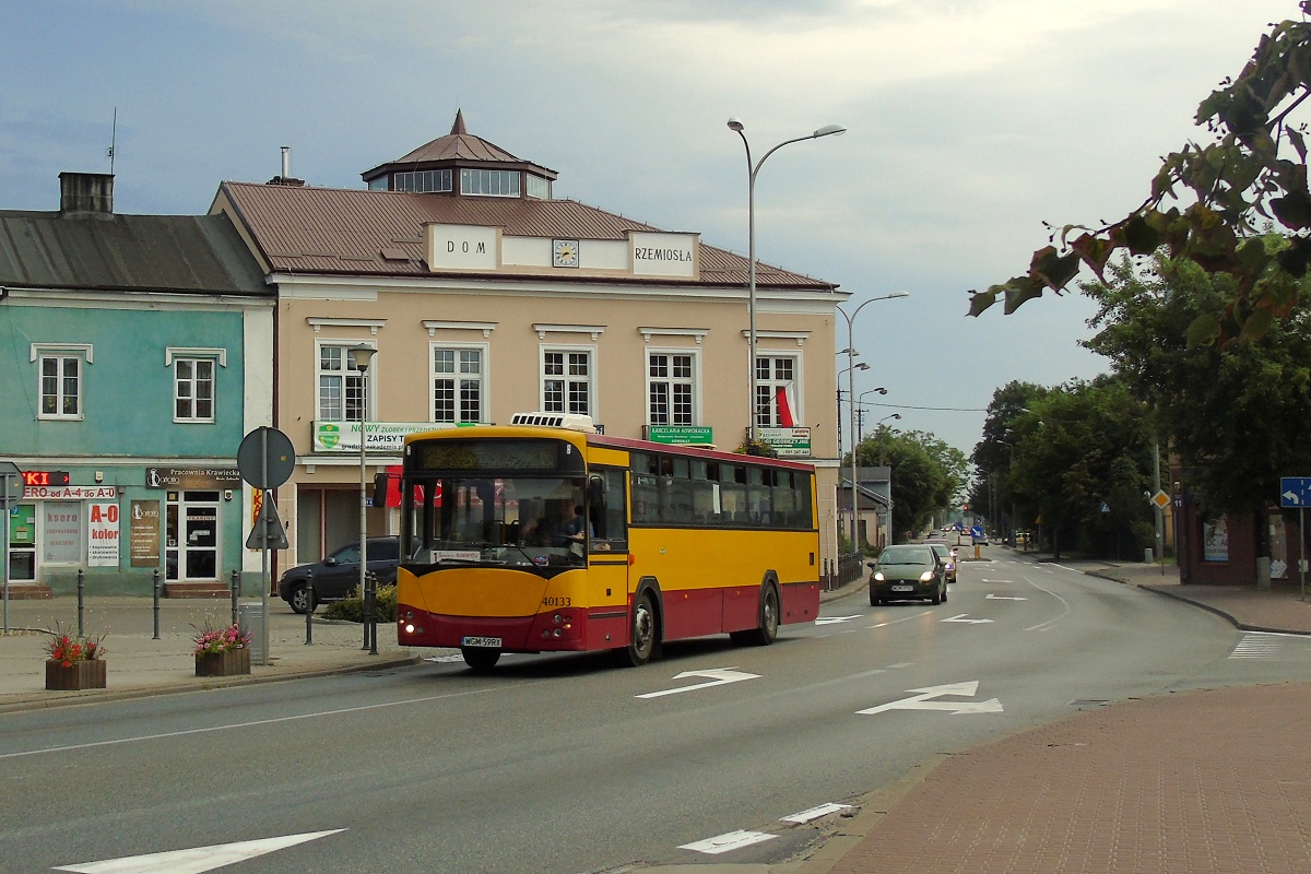 40133
Jelcz jedzie w obsĹudze kursu "5019" linii numer 1 w relacji Kozerki PÄtla (19:35)-Grodzisk Maz. Dw. PKP (19:48). 
Słowa kluczowe: DziwadĹo