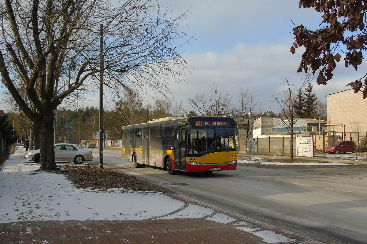A137
Solaris jedzie jako kurs linii numer 181 - Cmentarz PĂłĹnocny Brama GĹĂłwna (14:16)-Plac Wilsona (14:47). 
WĂłz ten po zakoĹczeniu kontraktu przez Mobilis i po krĂłtkim przestoju wrĂłciĹ do obsĹugi linii autobusowych w ramach WTP zmieniajÄc tylko wĹaĹciciela na KMĹ Ĺomianki oraz numer taborowy na 769. 
Słowa kluczowe: MOBSU12_1