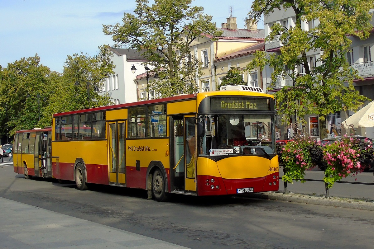 40105
Jelcz stoi na pÄtli przy dworcu PKP w trakcie przerwy w wykonywaniu kursĂłw na linii numer 8. Za nim stoi VDL ProCity #40053 w trakcie przerwy w wykonywaniu kursĂłw na linii numer 1. 
Słowa kluczowe: 120M dziwadĹo