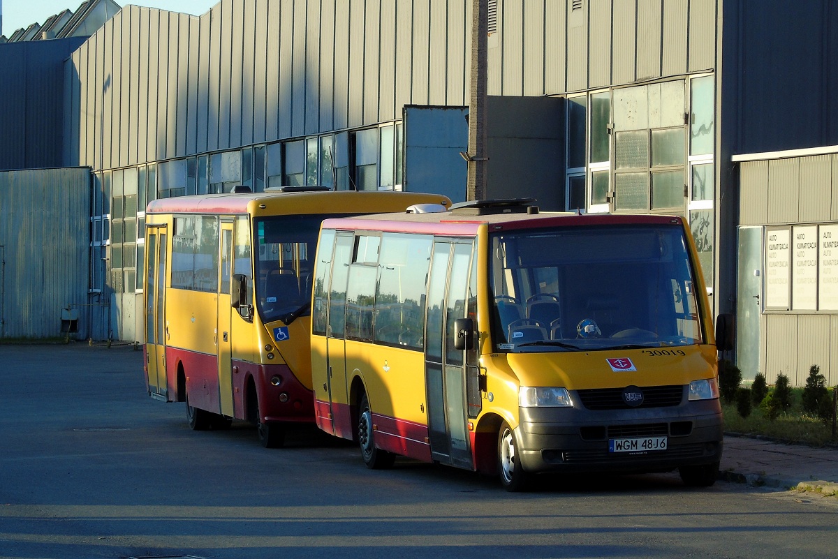 30019 
ProCity i Solina (#70106) stojÄ na terenie grodziskiej zajezdni PKS Grodzisk. 
