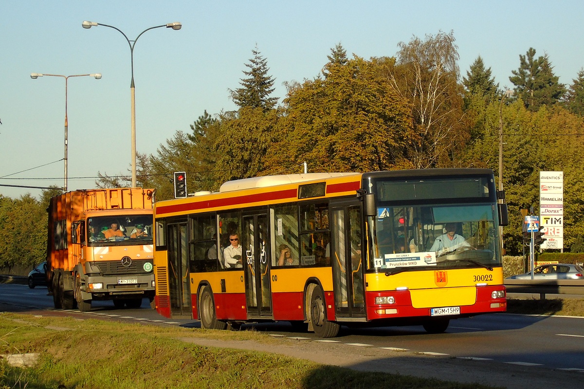 30022
SAM wyruszyĹ z przystanku "Ĺťywiecka 02" jadÄc w obsĹudze opĂłĹşnionego o ok. 10 minut kursu "1059" linii zastÄpczej WKD Z1 w relacji Warszawa Dworzec Centralny (17:50)-PruszkĂłw WKD (18:35). 
Linia zostaĹa uruchomiona przez WKD z uwagi na remont toru nr 2 na odcinku KomorĂłw-Warszawa ĹrĂłdmieĹcie WKD. ObsĹugÄ ZKA zapewniaĹa Europa Express City przy duĹźym wsparciu Stalko i PKS Grodzisk. 
Słowa kluczowe: zawkd