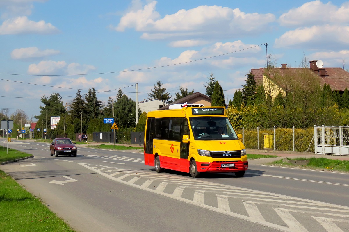 22006
MAN jedzie jako kurs â207â linii numer 28 â Grodzisk Maz. Dw. PKP (15:05)-Czarny Las Platanowa (15:30)-Grodzisk Maz. Dw. PKP (15:54). 
JednÄ z nowoĹci ktĂłrÄ wprowadziĹ nowy organizator transportu w Grodzisku jakim sÄ Grodziskie Przewozy Autobusowe, jest wymĂłg wyposaĹźania przez przewoĹşnikĂłw pojazdĂłw we flagi w wybrane ĹwiÄta.
