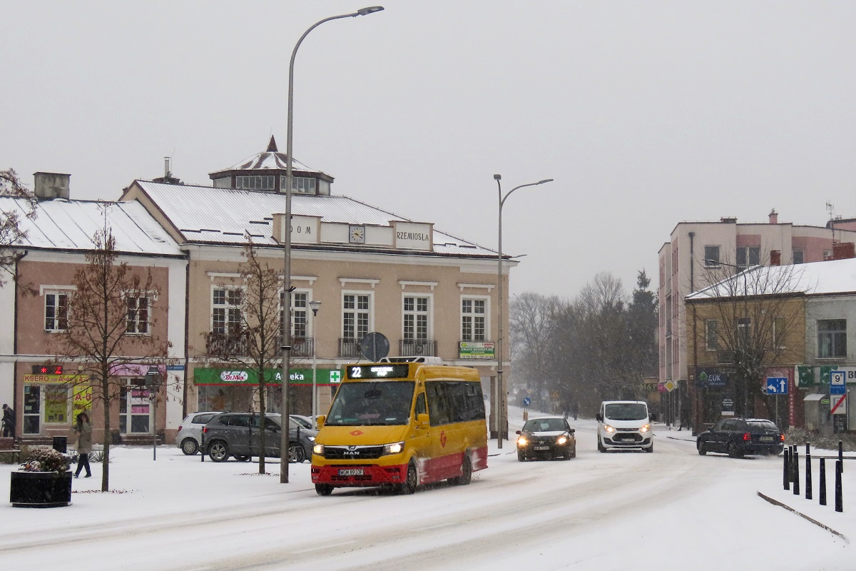 22007
MAN jedzie jako kurs â404â linii numer 22 â MakĂłwka Lukrecji (9:05)-Grodzisk Maz. Dw. PKP (9:25). 
Słowa kluczowe: zima