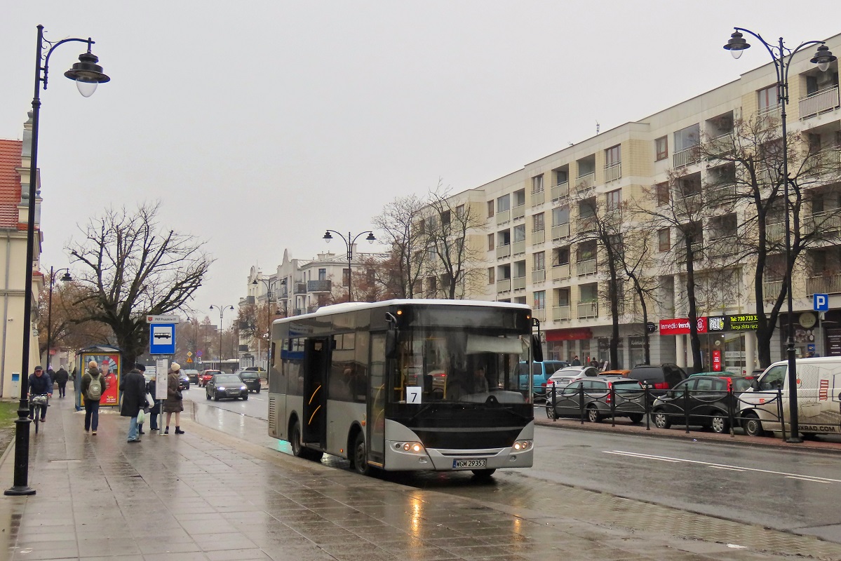 22122
ZAZ stoi na przystanku âPKP PruszkĂłw 01â po przyjeĹşdzie z zajezdni by wykonaÄ kurs linii numer 7 â PKP PruszkĂłw (13:30)-PiastĂłw Warszawska (14:03). WĂłz w ostatnim czasie zmieniĹ wĹaĹciciela ze Stalko na PKS Grodzisk.
