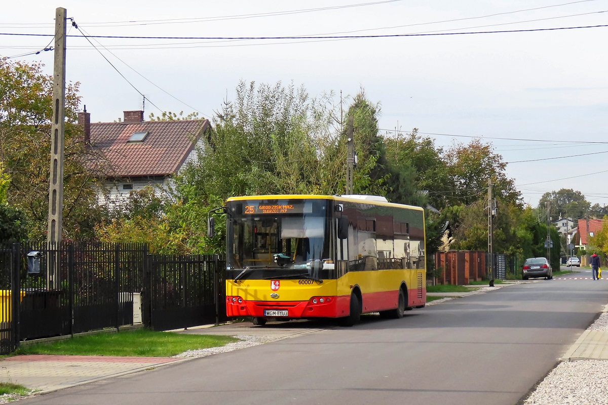 60007
ZAZ oczekuje na zatrudnienie stojÄc na jednej z grodziskich ulic. 
