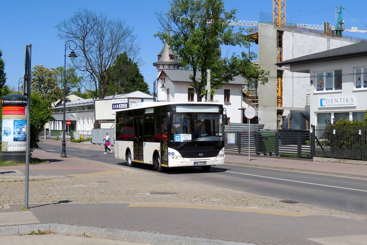 44409
ZAZ wykonuje kurs â8â linii numer G w relacji Grodzisk Maz. Dw. PKP (13:20)-Petrykozy Trakt KrĂłlewski (14:20).
Przy okazji nabycia przez PKS kolejnego ZAZ-a A10, Gmina Ĺťabia Wola poprosiĹa PKS o skierowanie go na testy na jednÄ z linii wchodzÄcych w siatkÄ poĹÄczeĹ tejĹźe Gminy. Jest to 44 ZAZ A10 zakupiony przez PKS Grodzisk, ale jednoczeĹnie dopiero pierwszy z automatycznÄ skrzyniÄ biegĂłw. 
