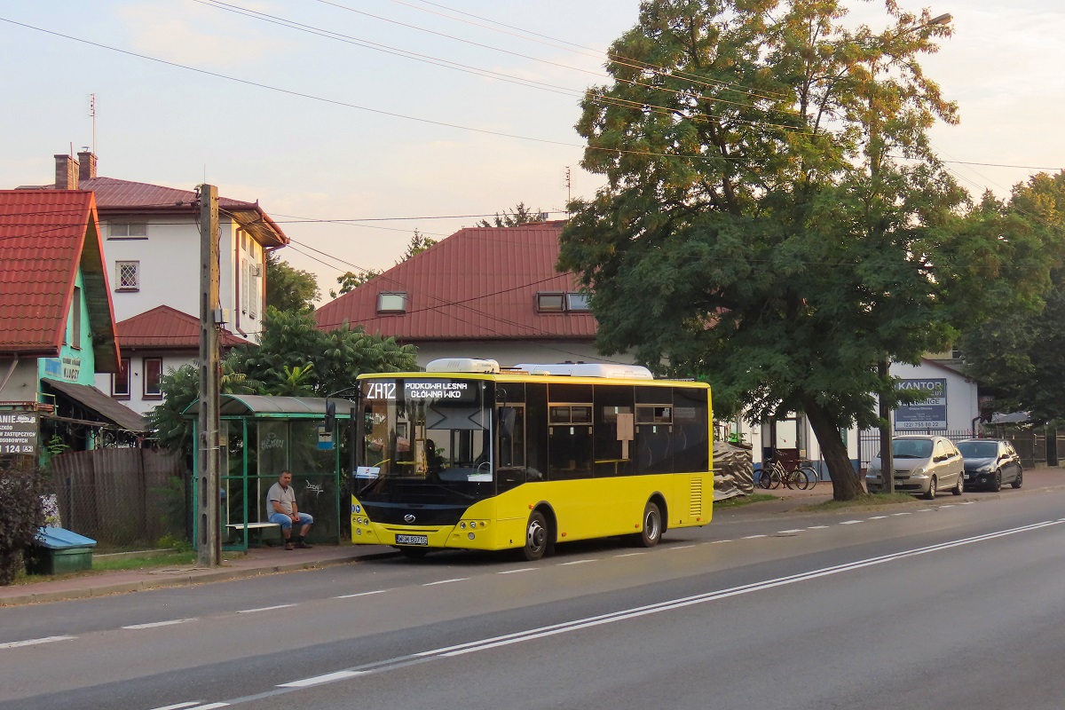 22093
ZAZ stoi na przystanku âMilanĂłwek GrudĂłw WKD 01â w oczekiwaniu na rozpoczÄcie kursu â5228â linii ZKA WKD ZA12 â MilanĂłwek GrudĂłw (19:08)-Podkowa LeĹna GĹĂłwna (19:15). 
Słowa kluczowe: ZaWKD