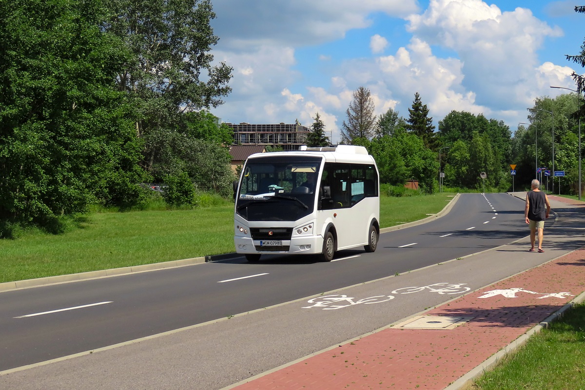 60031
Karakan jedzie jako kurs linii podmiejskiej w relacji Grodzisk Maz. Dw. PKP (13:40)-MszczonĂłw Rynek (14:20). 
