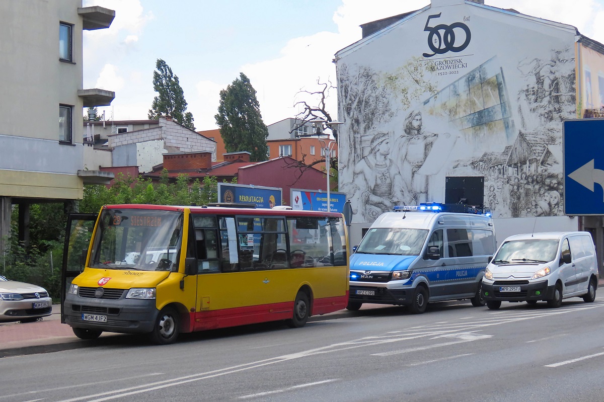 50007
ProCity po kolizji z naczepÄ samochodowÄ w trakcie czynnoĹci wyjaĹniajÄcych przez policjÄ. WĂłz obsĹugiwaĹ kurs linii numer 29 â Grodzisk Maz. Szpital (12:29) - SiestrzeĹ Grodziska (13:16). ZdjÄcie dodane jako ciekawostka - innego kadru siÄ niestety nie udaĹo zrobiÄ ze wzglÄdu na sytuacjÄ ruchowÄ.
Słowa kluczowe: Zdarzenie
