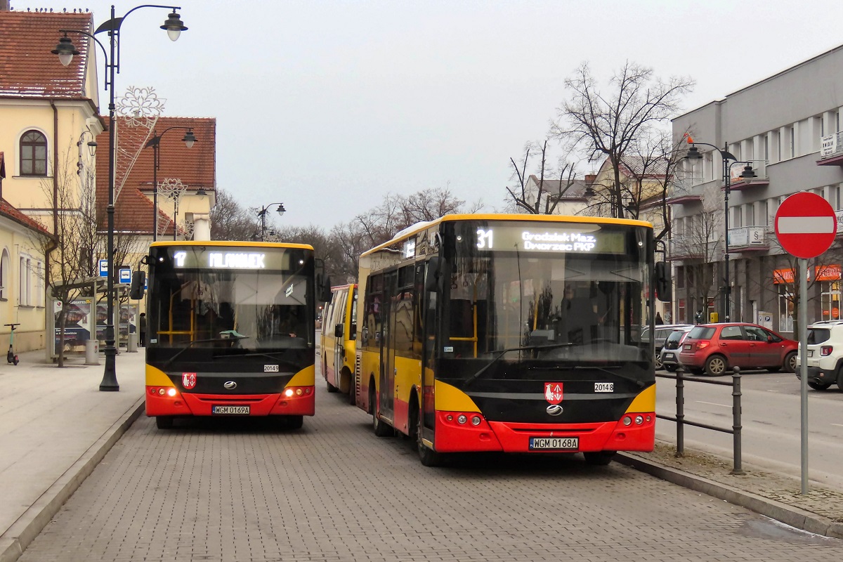 20148
TytuĹowy ZAZ stoi na pÄtli przystanku poczÄtkowego jako kurs â3117â linii numer 31 â Grodzisk Maz. Dw. PKP (15:15)-Petrykozy Trakt KrĂłlewski (16:18). Obok wyjeĹźdĹźa z pÄtli bliĹşniaczy ZAZ A10C3A #20149 jako kurs linii numer 17 â Grodzisk Maz. Szpital (14:30)-MilanĂłwek Mifam/Tesco (15:06)-Grodzisk Maz. Szpital (15:32).

