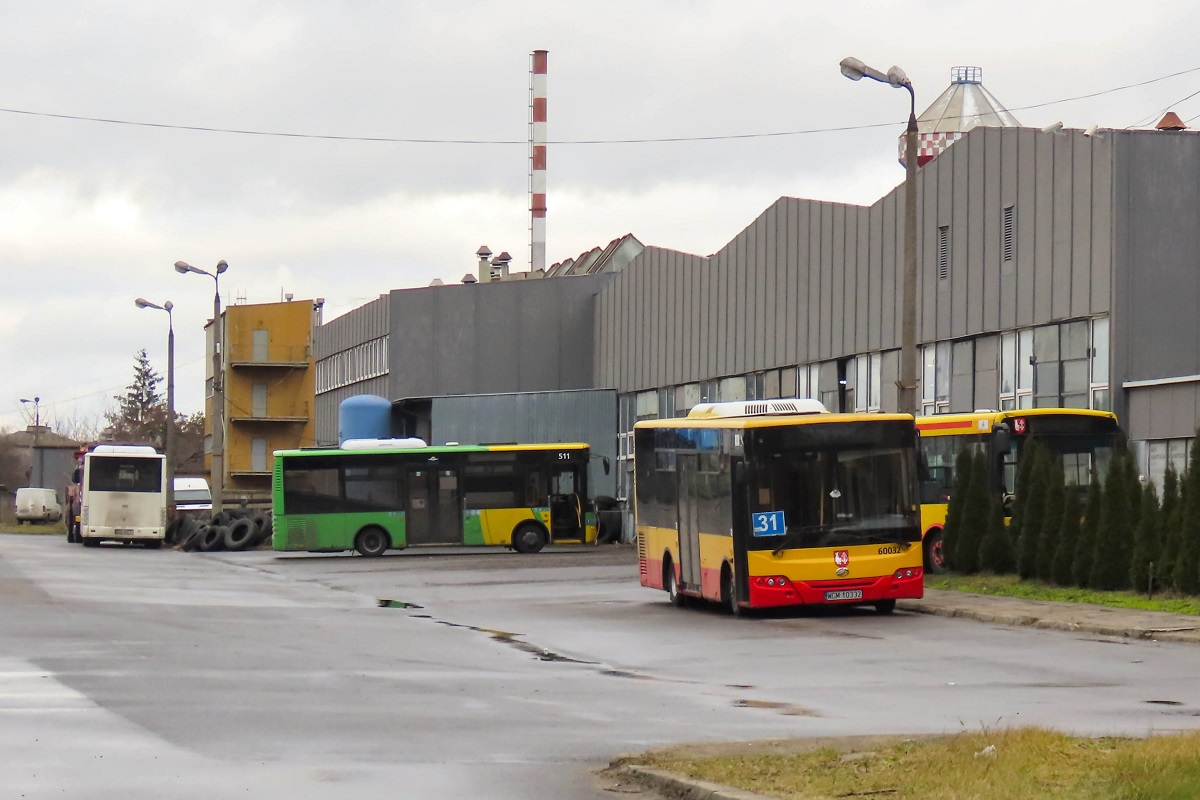 60032
TytuĹowy ZAZ wraz z Autosanem M09LE.01.4 #90223 i ZAZ-ami: A10C3G #21005 (511) i A10C3A #21072 stojÄ na terenie grodziskiej zajezdni PKS Grodzisk w oczekiwaniu na zatrudnienie. 
