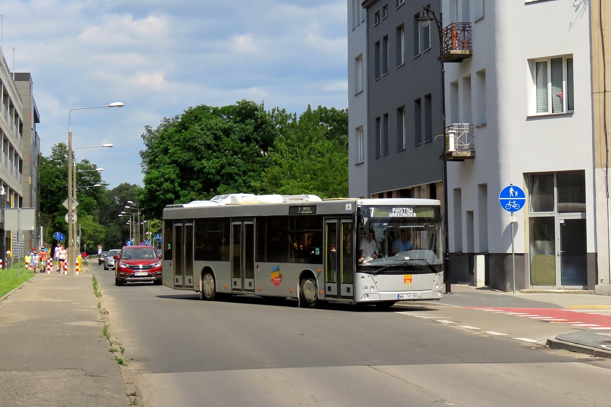 20113
MAZ jedzie jako kurs linii numer 7 â PKP PruszkĂłw (15:10)-PiastĂłw Warszawska (15:40).
