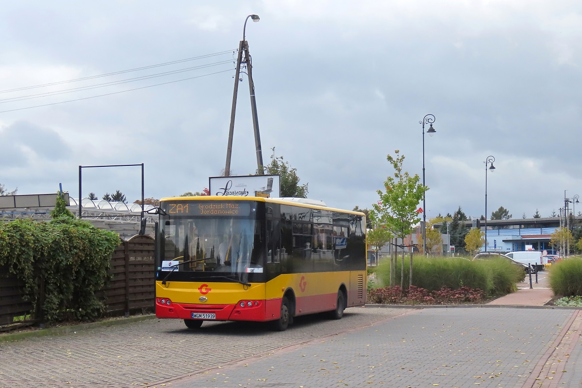 127 (80421)
ZAZ stoi na parkingu w oczekiwaniu na podjazd na przystanek âGrodzisk Maz. RadoĹska WKD 01â gdzie rozpocznie wykonywaÄ kurs â5066â linii ZKA WKD ZA1 â Grodzisk Mazowiecki RadoĹska (12:15)-Grodzisk Mazowiecki Jordanowice (12:22).
Słowa kluczowe: ZaWKD