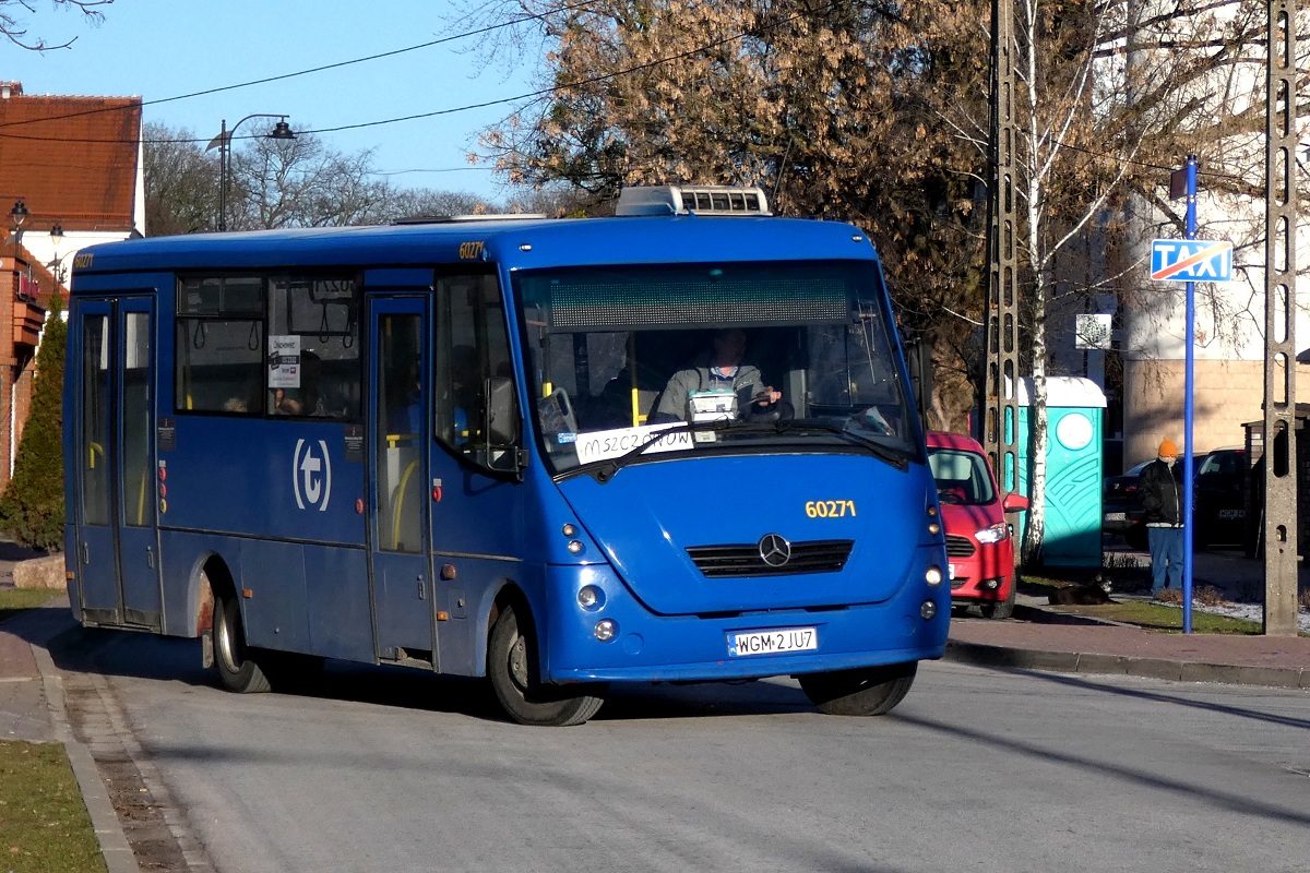 90106 (60271)
Solina jedzie w obsĹudze kursu â21â linii podmiejskiej w relacji Grodzisk Maz. Dw. PKP (15:20)-MszczonĂłw Rynek (15:53).
Planowa H9-21 #60534 zaniemogĹa stÄd od kilku dni na dodatku do Mszczonowa moĹźna spotkaÄ SolinÄ peĹniÄcÄ rezerwÄ na linii L29. 
Słowa kluczowe: DziwadĹo