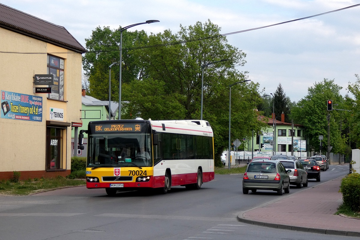 70024
Volvo jedzie w obsĹudze kursu â5459â linii BK w relacji Grodzisk Maz. Dw. PKP (17:15)-Grodzisk Maz. Dw. PKP (17:38) p. Grodzisk Maz. Os. Teligi (17:25). 
