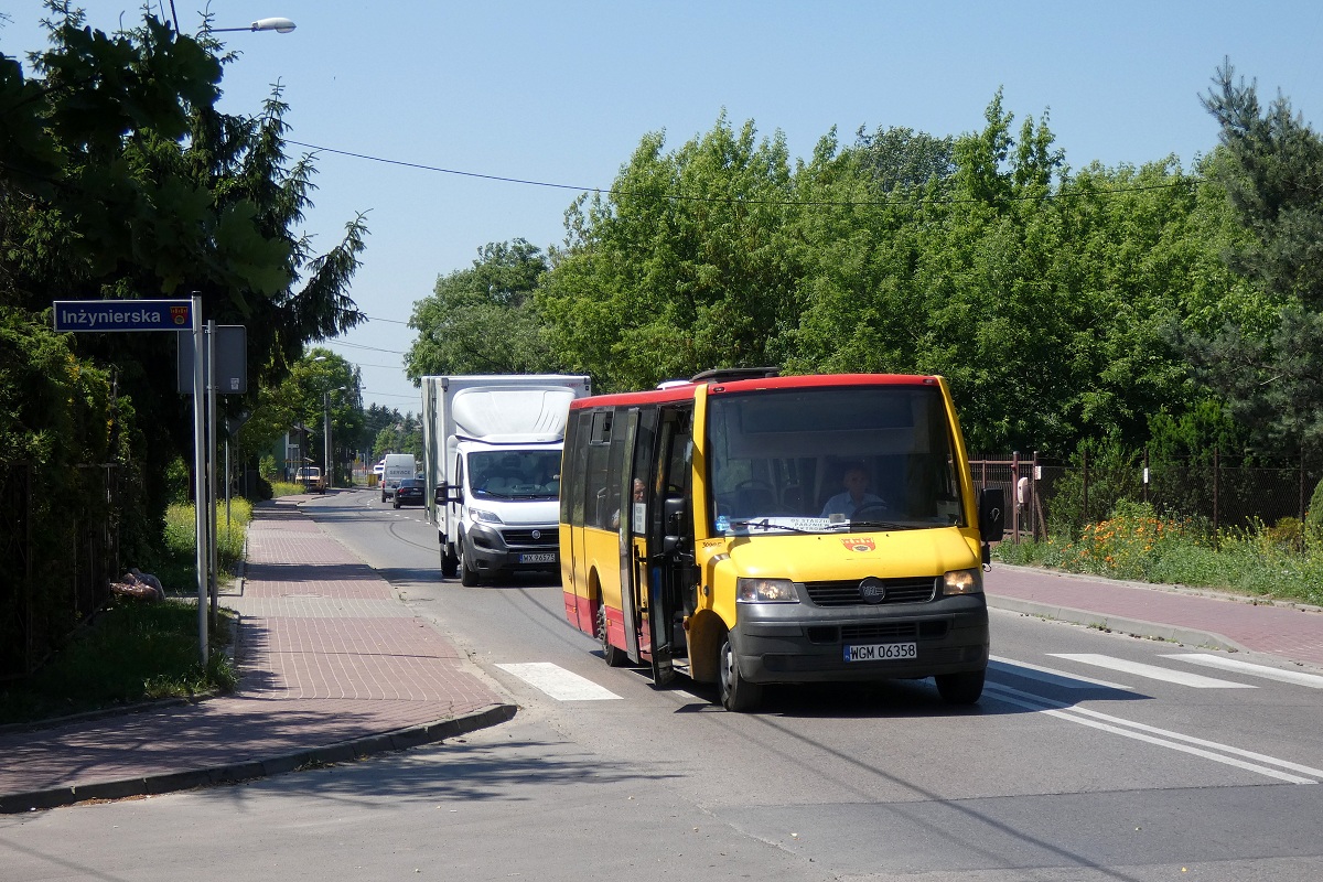 30005
ProCity jedzie w obsĹudze opĂłĹşnionego o ok. 10 minut kursu linii numer 4 w relacji PruszkĂłw Os. Staszica (13:30)-PruszkĂłw WaryĹskiego Elektrownia (13:52). 
Słowa kluczowe: DziwadĹo