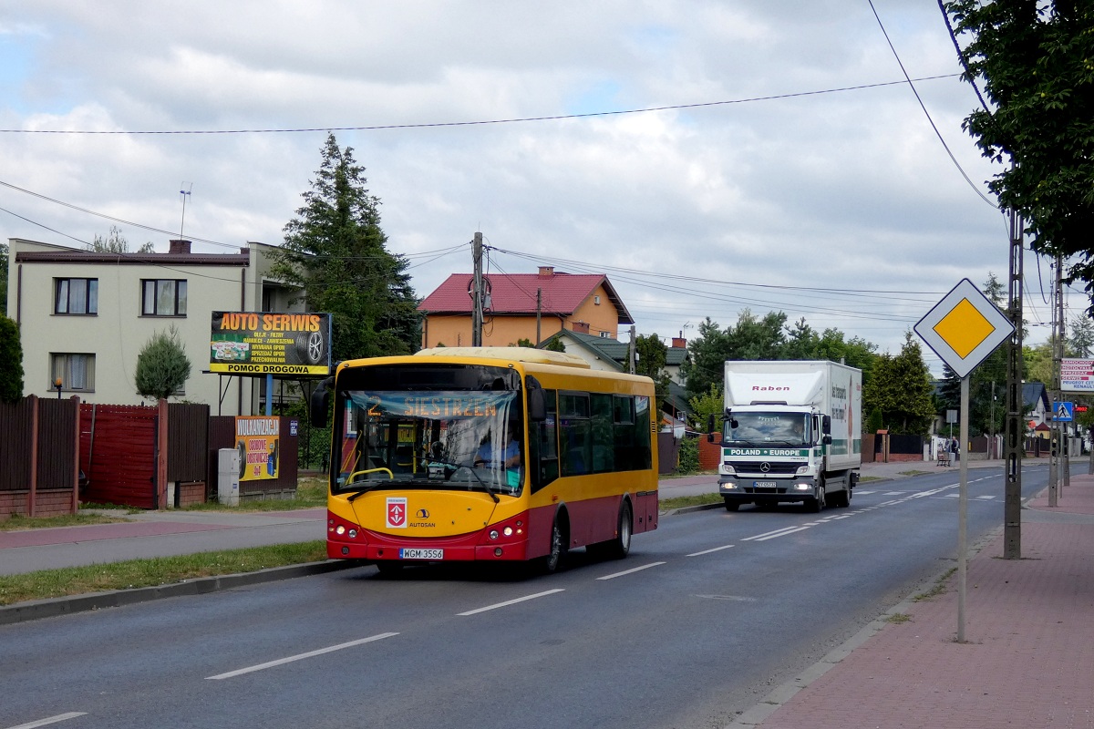 40001
Niedawno wskrzeszony SanCity jedzie w obsĹudze opĂłĹşnionego o ok. 10 minut kursu â5112â w relacji MakĂłwka (8:55)-SiestrzeĹ (9:40). 
Słowa kluczowe: DziwadĹo