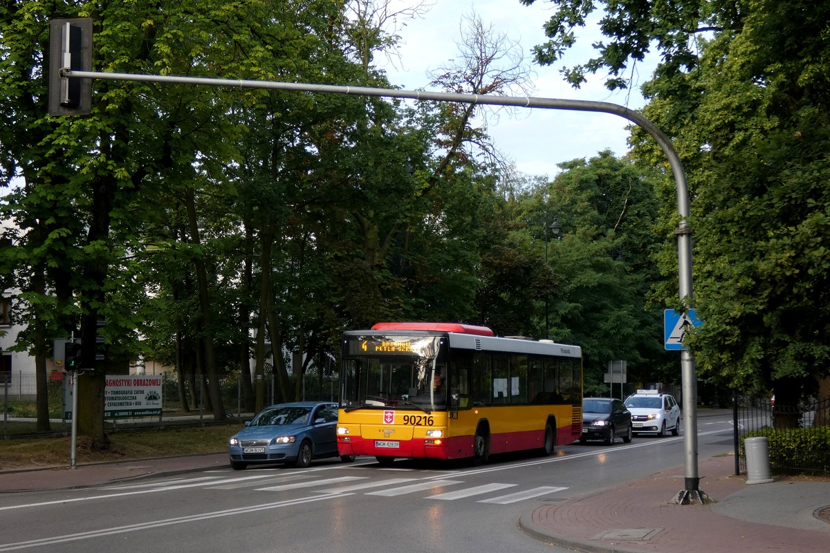90216
MAN jedzie w obsĹudze kursu â5097â linii numer 4 w relacji Grodzisk Maz. Dw. PKP (6:25)-BaranĂłw PÄtla SzkoĹa (6:56). 
Słowa kluczowe: DziwadĹo