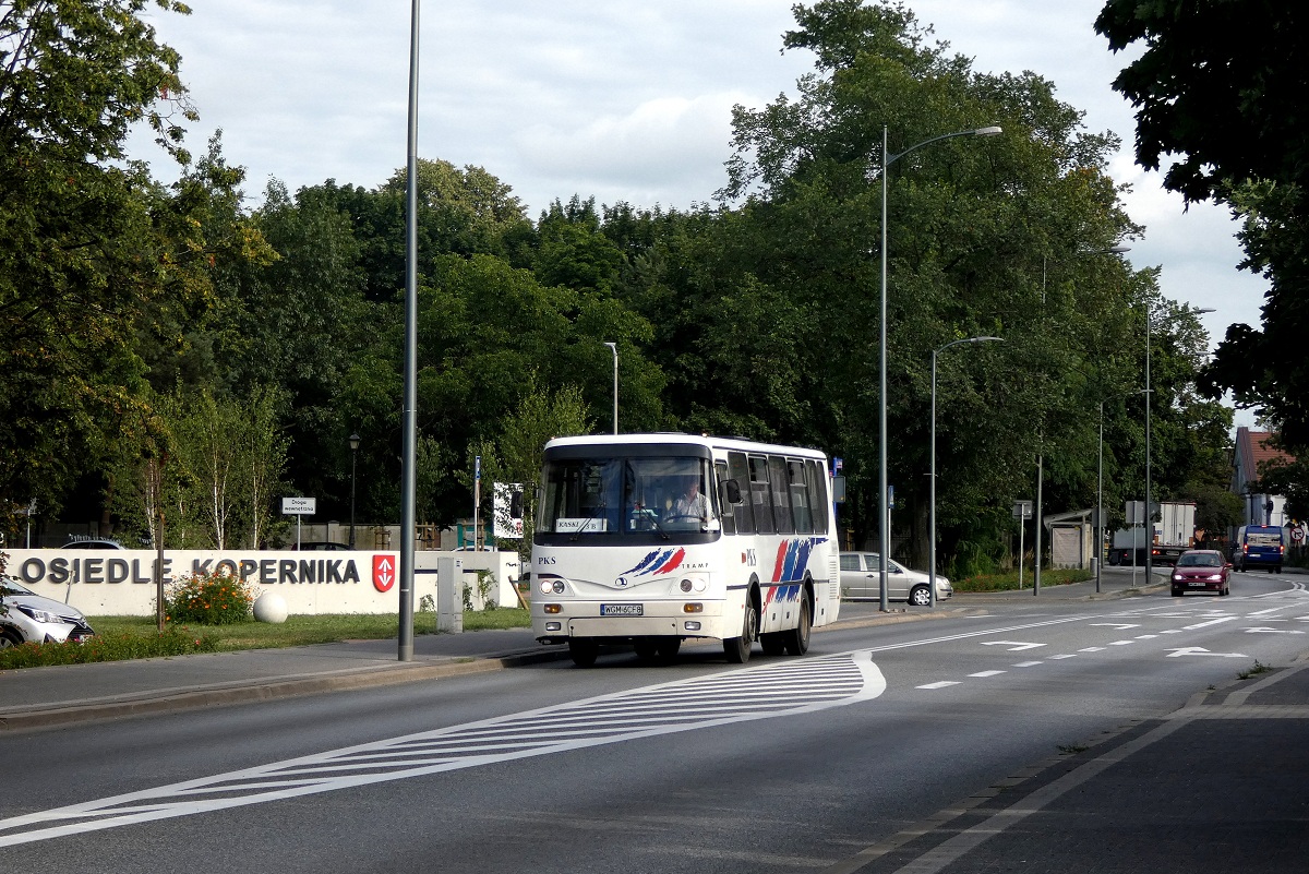 50020
Tramp jedzie w obsĹudze kursu â5516â linii 3B w relacji Grodzisk Maz. Dw. PKP (17:35)-Kaski PaĹac (18:31).
KtoĹ chyba zapomniaĹ Ĺźe od 1 lipca b.r. linia do Kask jest wĹÄczona w sieÄ komunikacji miejskiej Grodziska wysyĹajÄc tabor dedykowany raczej poprzedniemu wcieleniu tej linii gdy byĹa komercyjnÄ liniÄ PKS Grodzisk. 
Słowa kluczowe: DziwadĹo