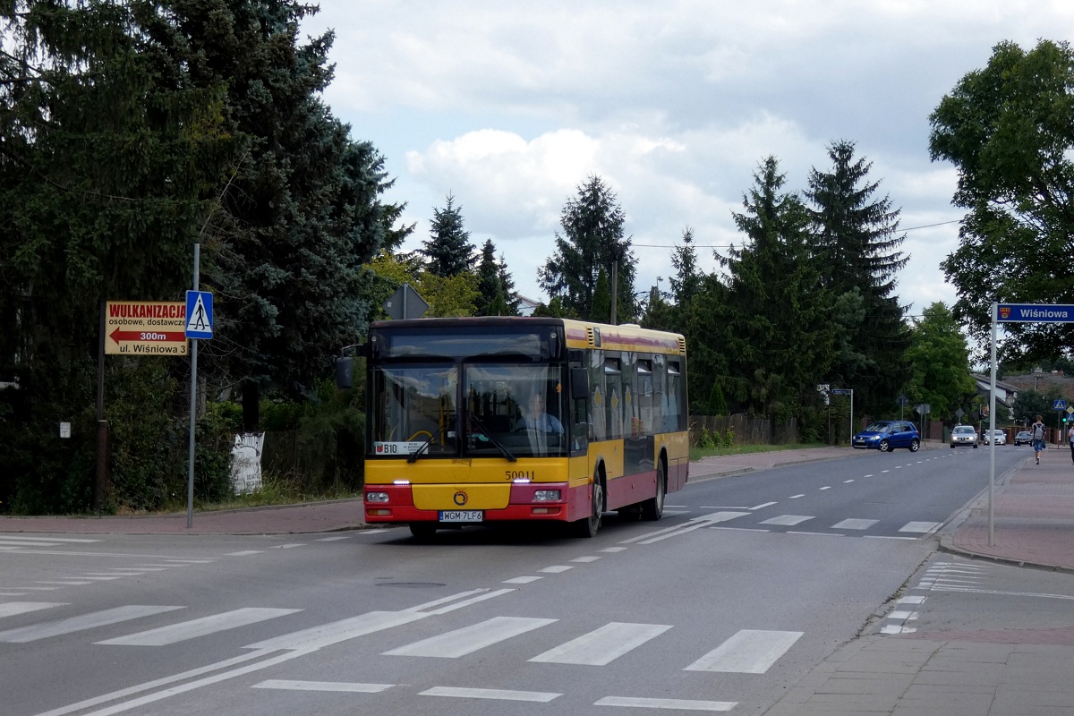50011
SAM jedzie w obsĹudze kursu linii B10 w relacji Moszna Park Logistyczny (12:59)-Moszna Park Logistyczny (13:46) p. PruszkĂłw WaryĹskiego Elektrownia (13:27). 
