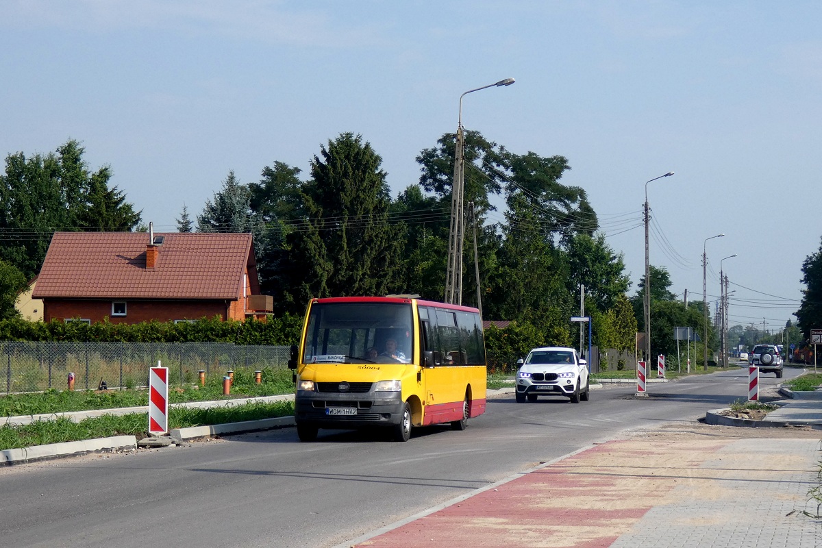 50004
ProCity jedzie w obsĹudze kursu â5115â linii numer 2 w relacji Grodzisk Maz. Dw. PKP (9:17)-MakĂłwka (9:35). Pozdrowienia dla kierowcy!
Jest to pierwszy VDL po "modernizacji" przeprowadzonej przez grodziskie warsztaty PKS-u ktĂłrej celem byĹo usprawnienie dziaĹania skrzyni biegĂłw po licznych awariach co skutkowaĹo odstawieniem kilkunastu pojazdĂłw.  Usprawnienie to polegaĹo m.in. na przerobieniu automatycznej skrzyni biegĂłw na manualnÄ skrzyniÄ biegĂłw (na marginesie ktĂłrej PKS jest znanym od lat wielbicielem). Po testach w grodziskiej komunikacji, wĂłz ma zostaÄ odesĹany do macierzystej zajezdni w Pruszkowie. 
