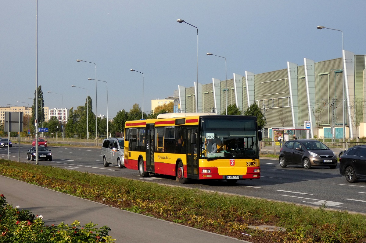 30029
SAM wykonuje opĂłĹşniony o ponad 10 minut kurs linii podmiejskiej w relacji BĹonie PKP (8:20)-Warszawa Dw. Centralny (9:22).
W zwiÄzku z pojawiajÄcymi siÄ pomyĹkami wĹrĂłd pasaĹźerĂłw biorÄcych powyĹźszy autobus za wĂłz warszawskiej komunikacji miejskiej, z przodu pojawiĹa siÄ kartka z informacjÄ iĹź jest to autobus PKS. 
