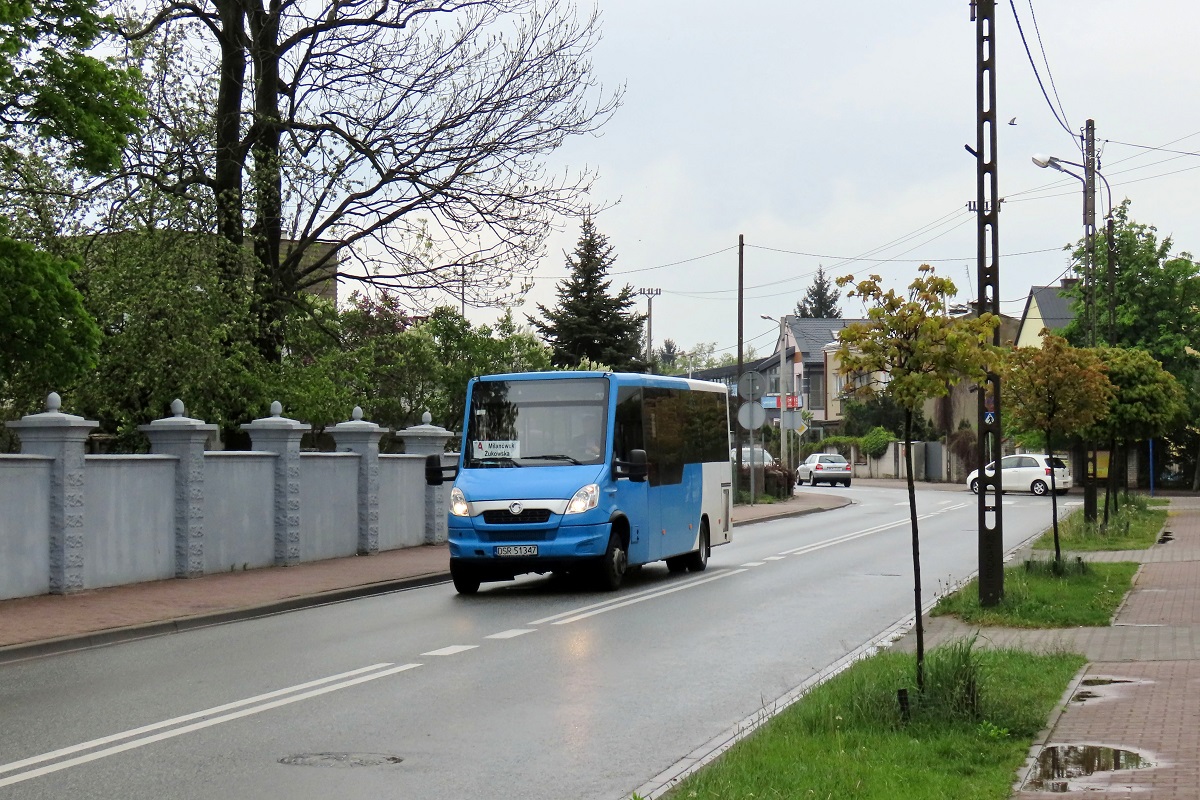 DSR 51347
Kutsenits wykonuje kurs linii numer A w relacji Grodzisk Maz. Szpital (13:38)-MilanĂłwek Ĺťukowska (14:30).  
KomunikacjÄ miejskÄ w MilanĂłwku od 1 kwietnia 2020 r. obsĹuguje firma Przewozy Autokarowe Krzysztof Grygiel z Radzymina. Obecna umowa ma trwaÄ do koĹca maja b.r. 
