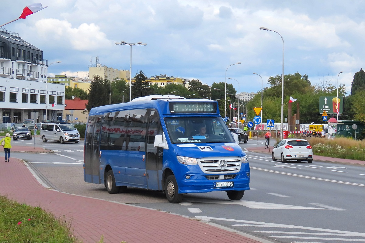 W09 00P28
Sprinter wyrusza z przystanku âPiastĂłw Traugutta 03â jako kurs linii numer P-1 â PiastĂłw OgiĹskiego (14:00)-PiastĂłw Sienkiewicza (14:15)-PiastĂłw OgiĹskiego (14:32). 
