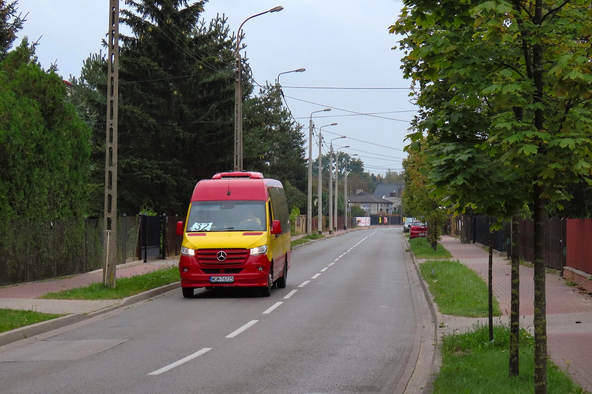 WGM 76725
Sprinter jedzie jako kurs linii numer 32 â Grodzisk Maz. Dw. PKP (14:15)-SiestrzeĹ WÄzeĹ (14:37)-ZarÄby SĹowika (14:53)-Radonie PÄtla (15:14)-Grodzisk Maz. Dw. PKP (15:25). 
