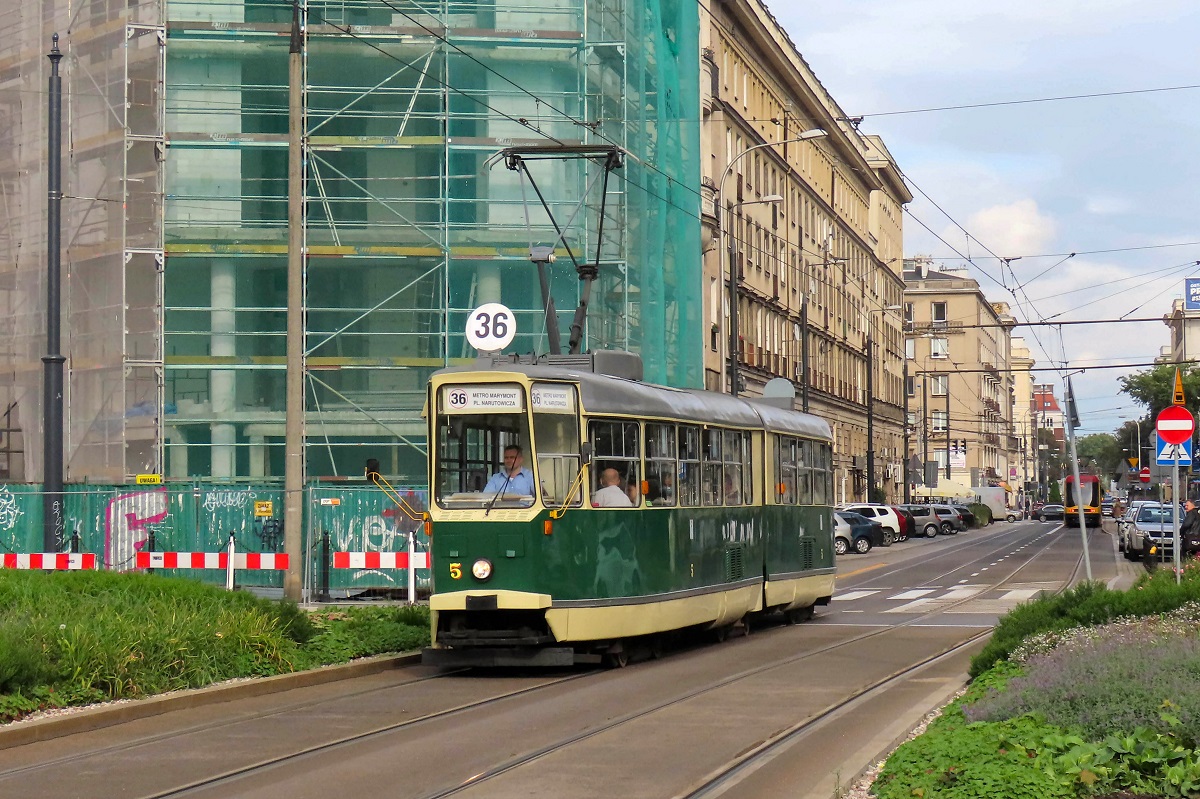 5
StodwĂłjka jedzie jako kurs linii numer 36 â Metro Marymont (16:02)-Plac Narutowicza (16:36). 
